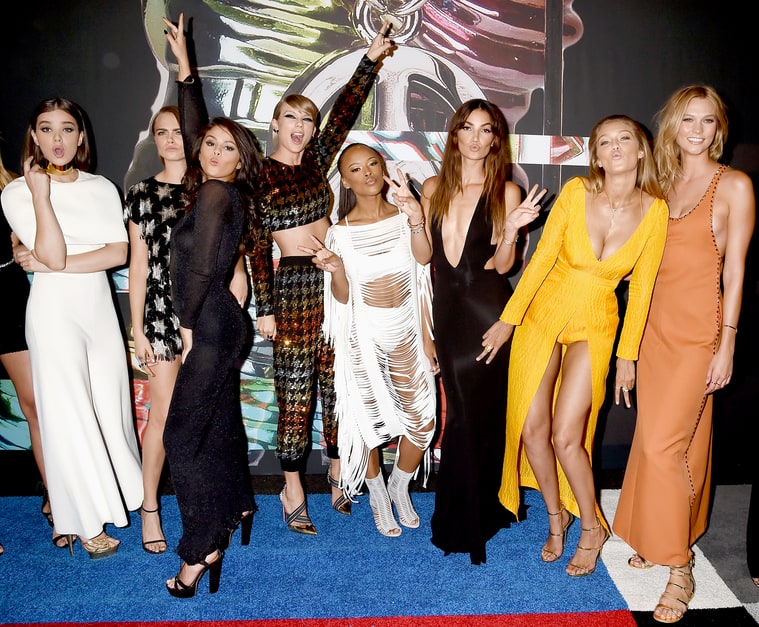 taylor-swift-squad-c3e15f11-9e5c-4889-91ff-0046172a6822